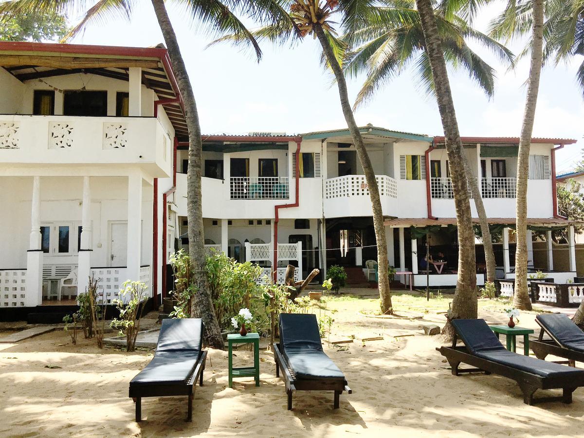 Dephani Beach Hotel ネゴンボ エクステリア 写真