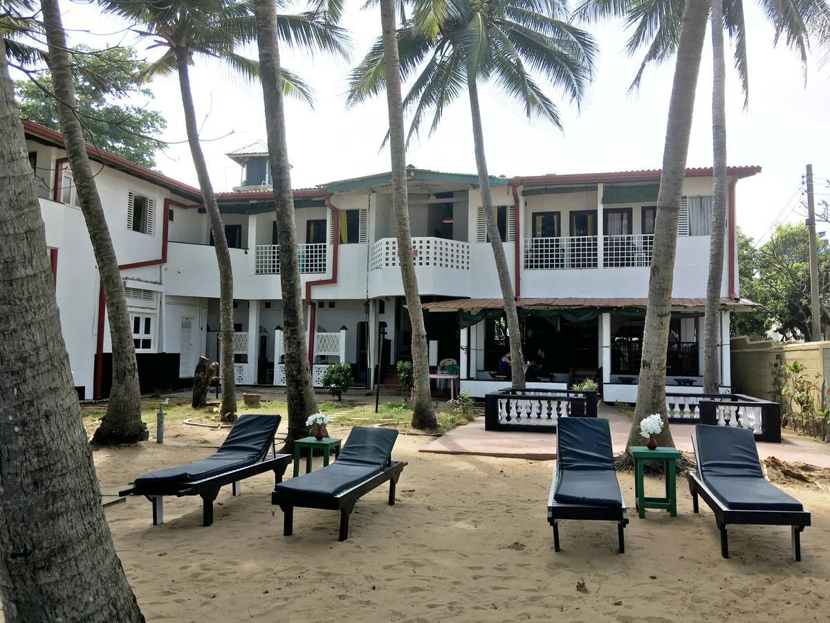 Dephani Beach Hotel ネゴンボ エクステリア 写真