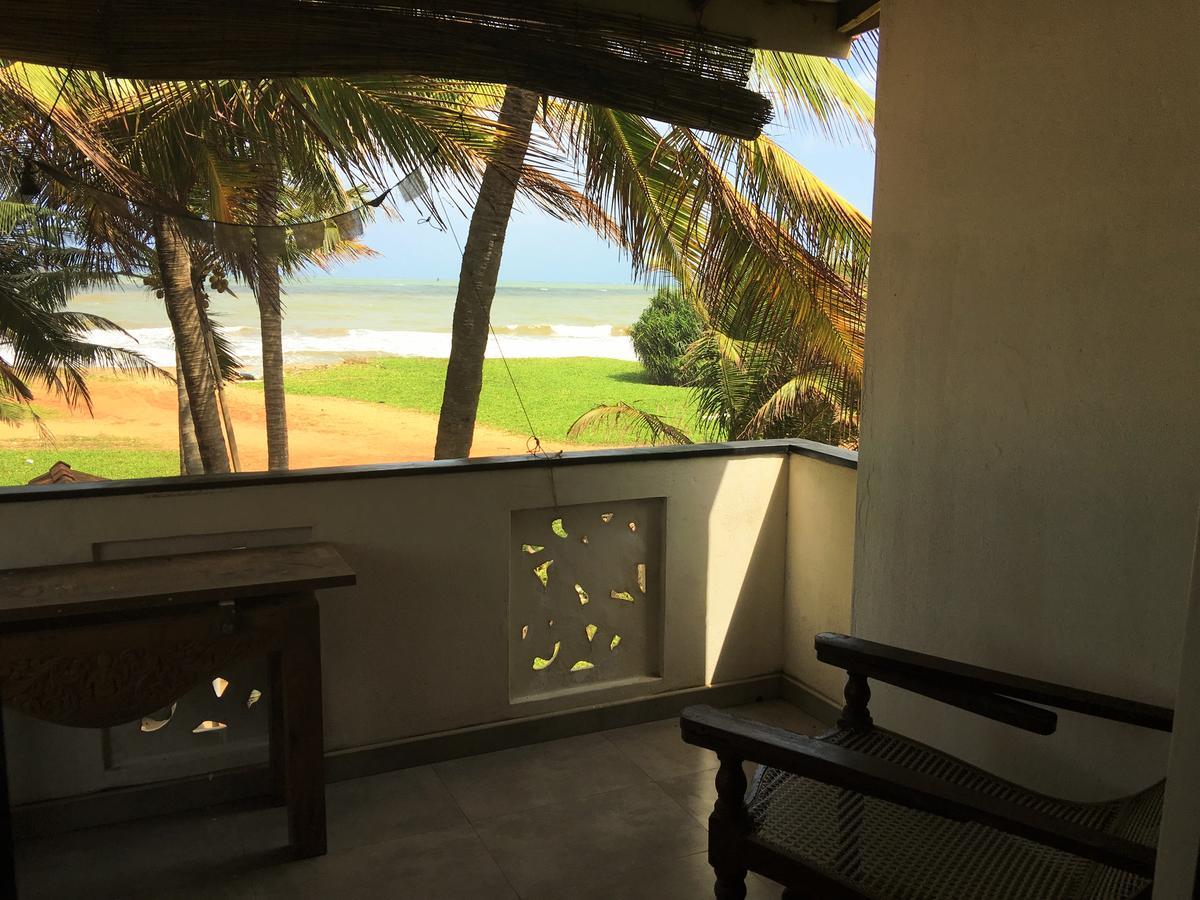 Dephani Beach Hotel ネゴンボ エクステリア 写真