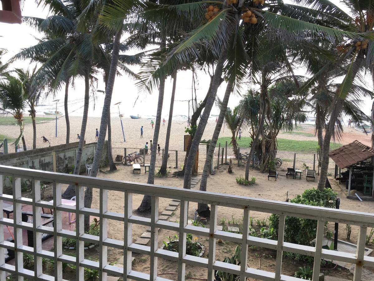 Dephani Beach Hotel ネゴンボ エクステリア 写真