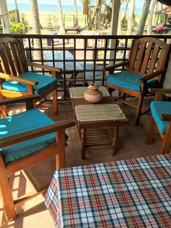 Dephani Beach Hotel ネゴンボ エクステリア 写真
