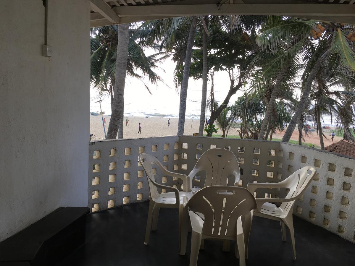 Dephani Beach Hotel ネゴンボ エクステリア 写真