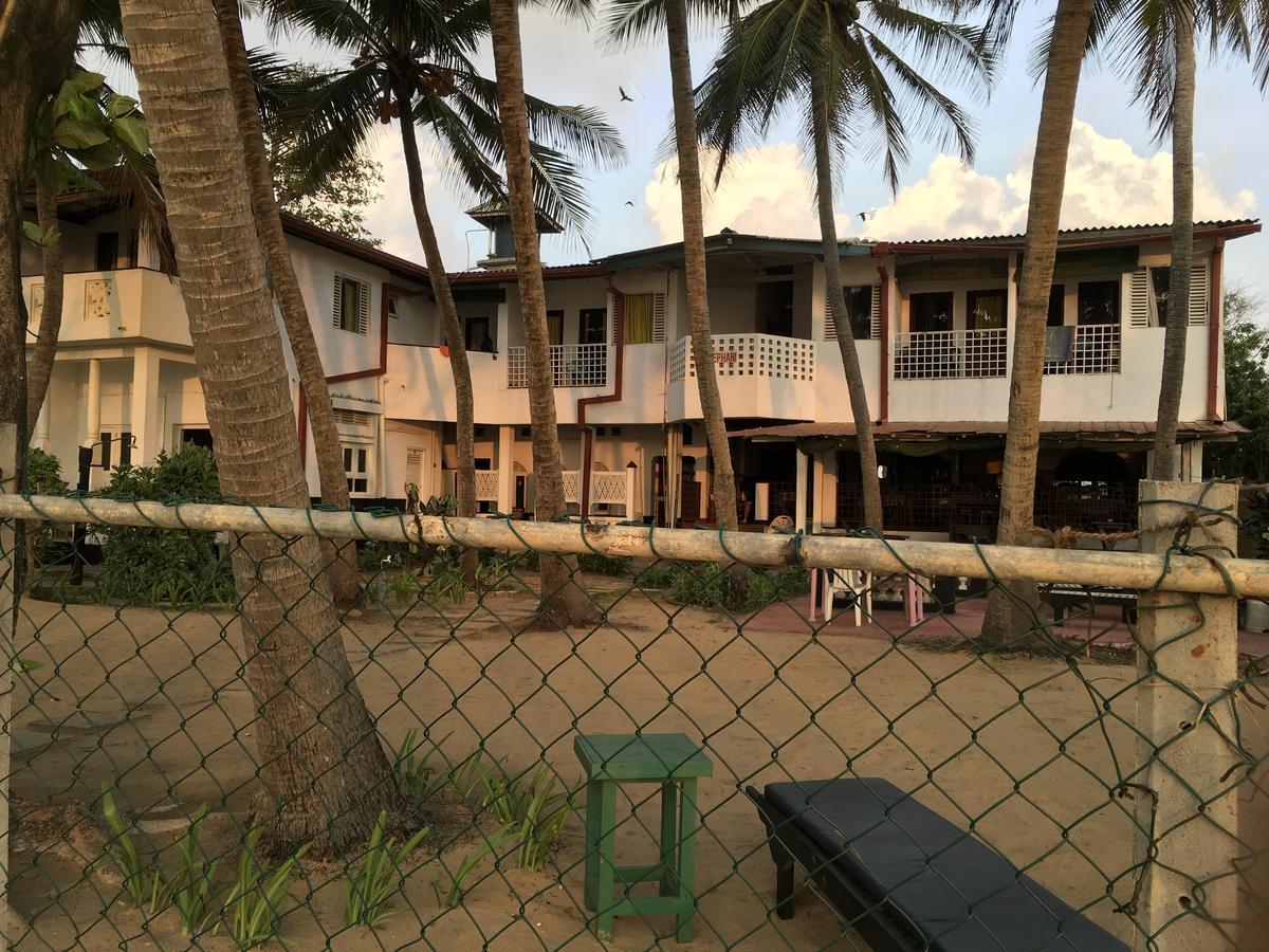 Dephani Beach Hotel ネゴンボ エクステリア 写真